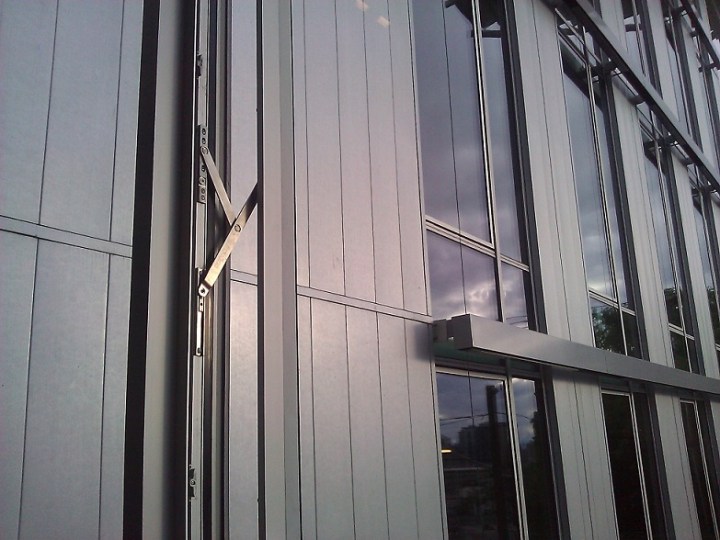 The operable windows only open several inches, and tenant controls can temporarily override the automatic ventilation system. Photo credit: Louisa Gaylord